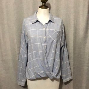 Skys Are Blue-Sz M-Button Front Blouse-Twisted Bottom-Blue/White-Rayon Blend